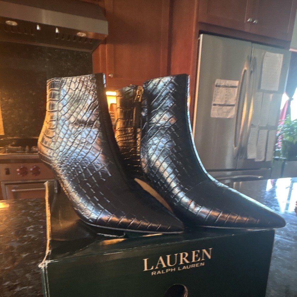 Lauren Ralph Lauren Saybrook Black Croc Ankle Bootie Pointed Toe Zip 7B NEW